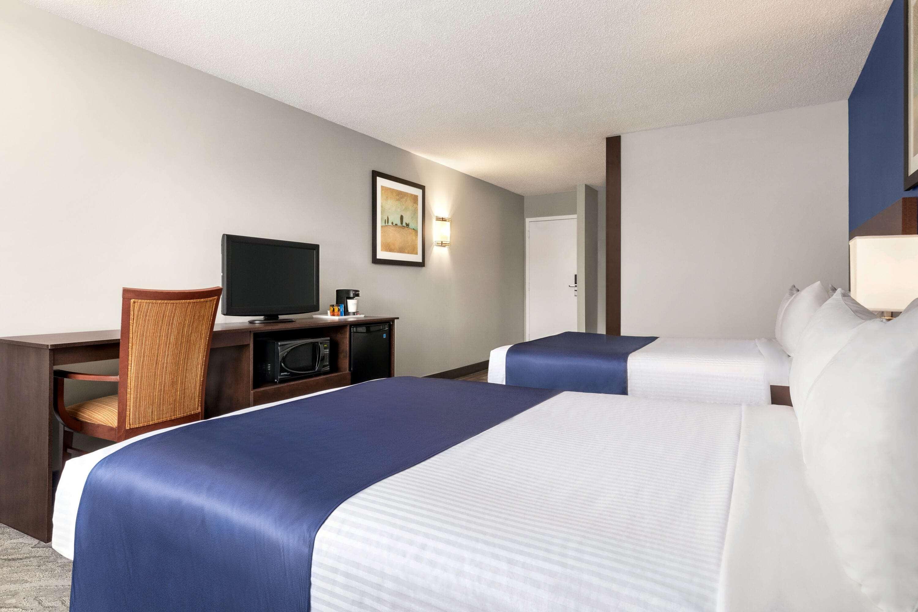ทราเวลลอดจ์ บาย วินด์แฮม ทิมมินส์ Hotel ภายนอก รูปภาพ