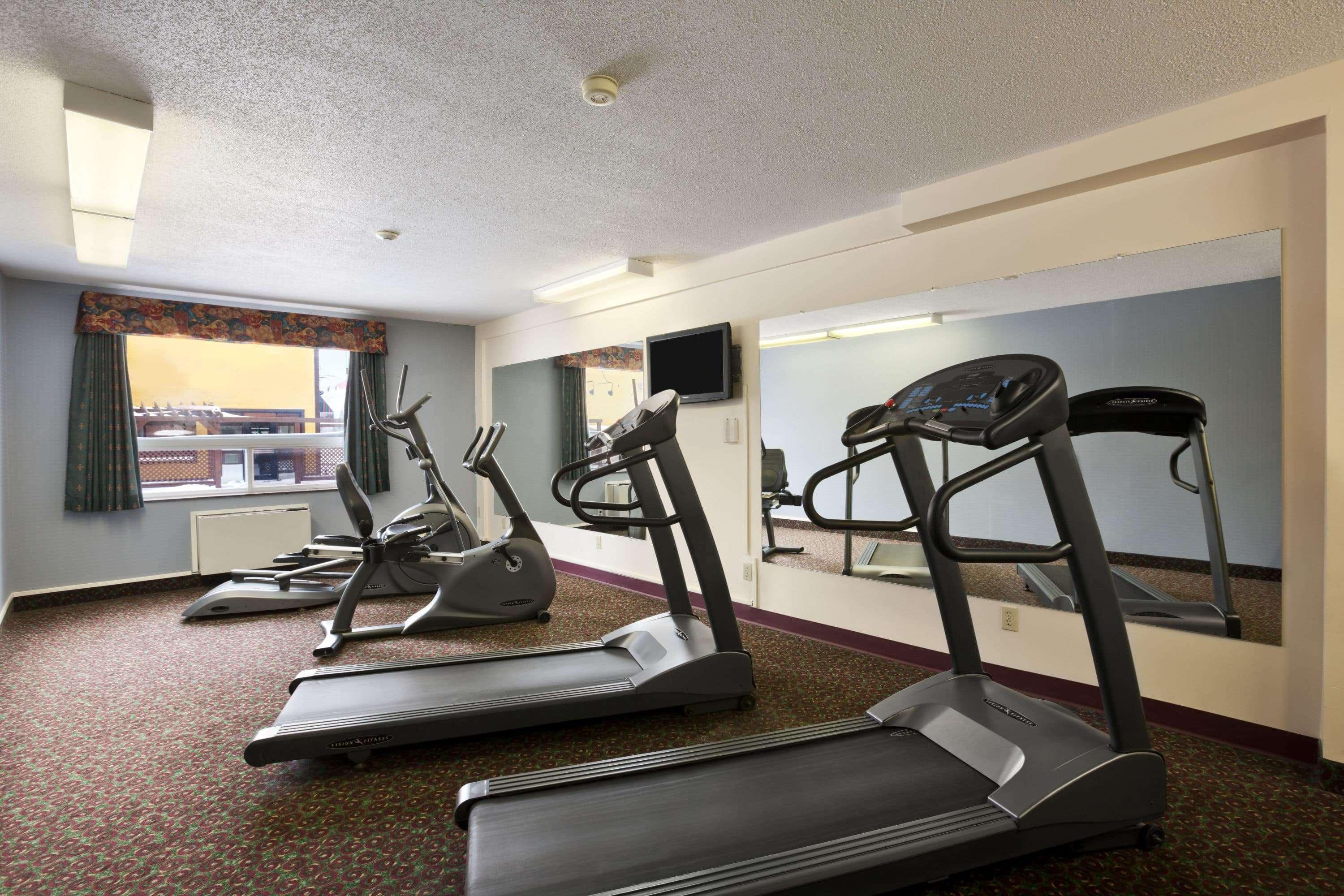 ทราเวลลอดจ์ บาย วินด์แฮม ทิมมินส์ Hotel ภายนอก รูปภาพ